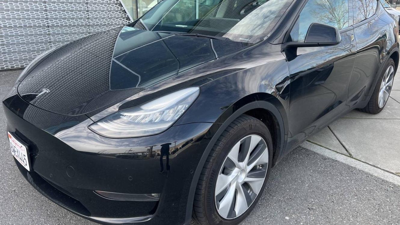 TESLA MODEL Y 2021 5YJYGDEE2MF182057 image